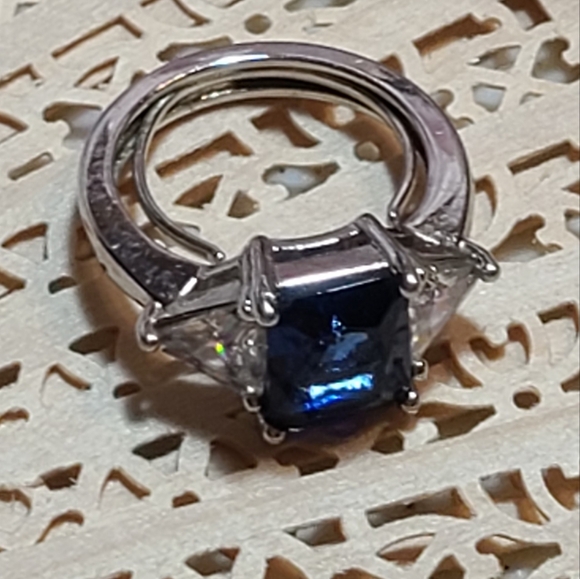 Ladies Ring for sale - Picture 5 of 14